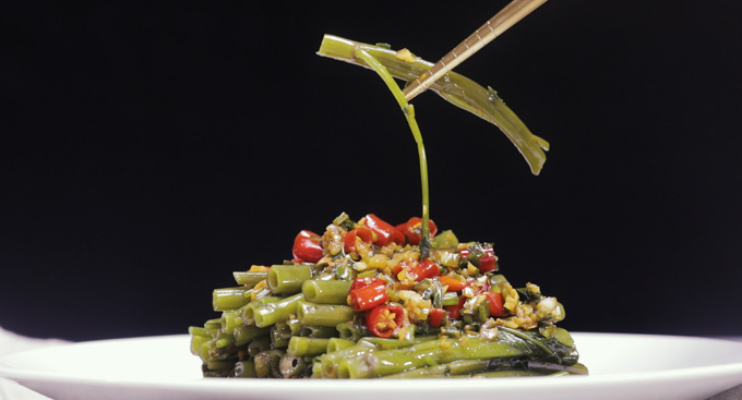 Water spinach with scallion oil